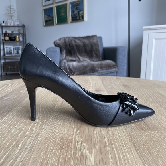 SOLD NWT Karl Lagerfeld Rada Embellished Pump - Picture 4 of 9